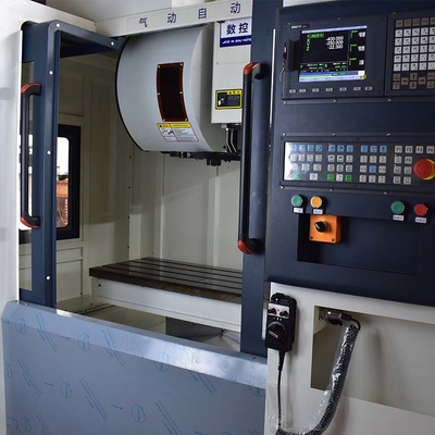 ความแม่นยำในการวางตำแหน่ง 0.01 มม. Cnc Vertical Machine Center 3 แกน